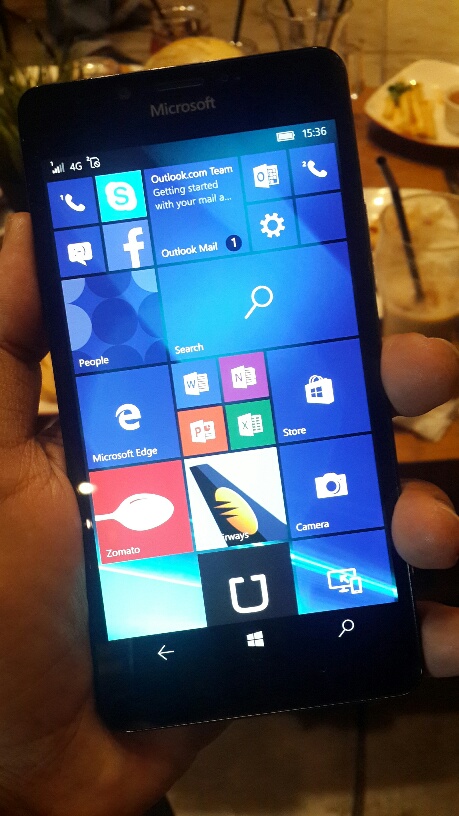 Microsoft Lumia 950 yang Berfungsi Sebagai PC